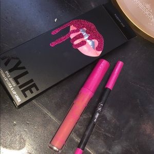 Kylie Lip Kit- shade TwentyOne